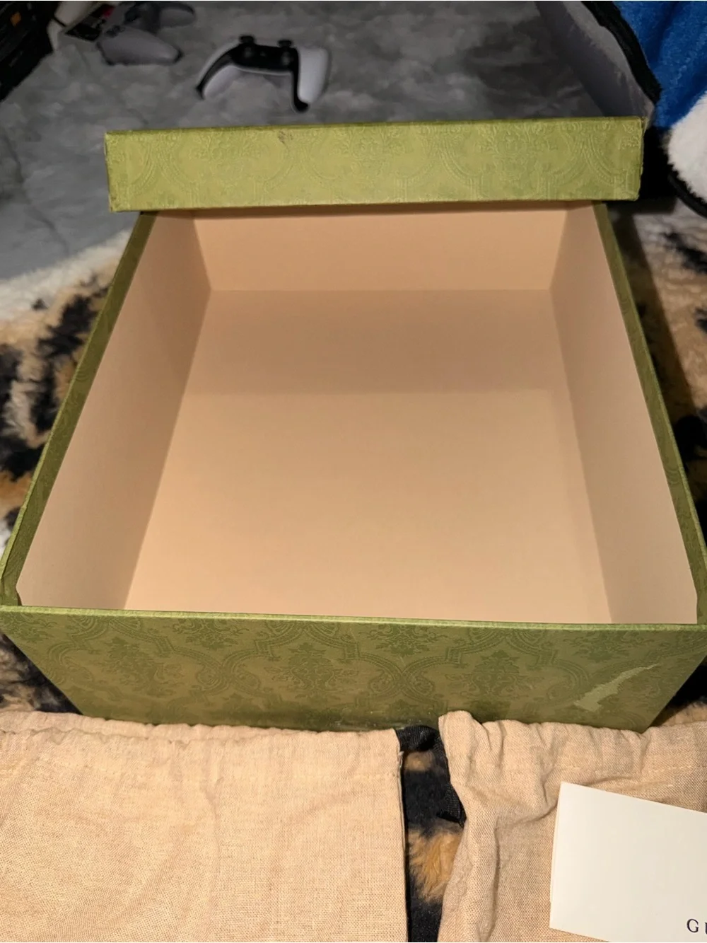 Gucci Beige Dust Bags & Gucci box size 7us